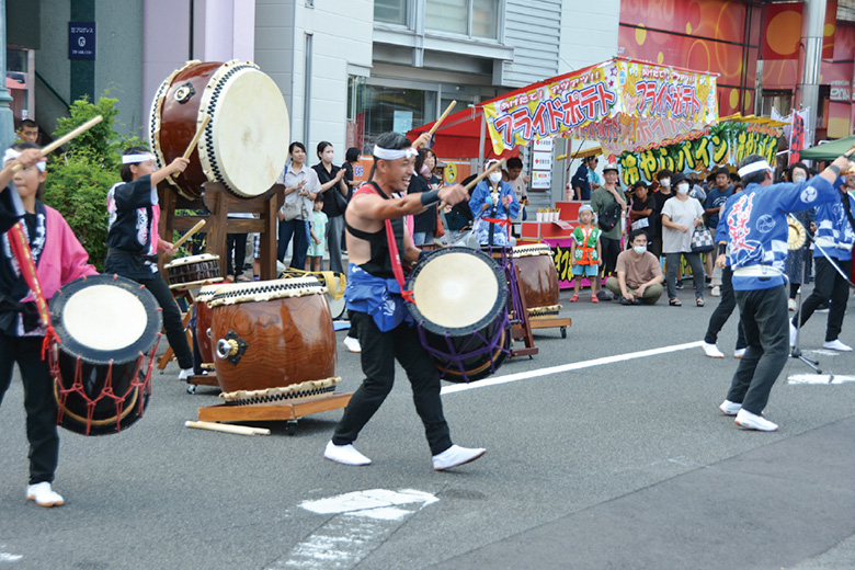 路上パフォーマンスの画像
