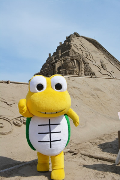 吹上浜砂の祭典砂像とサンディーくん